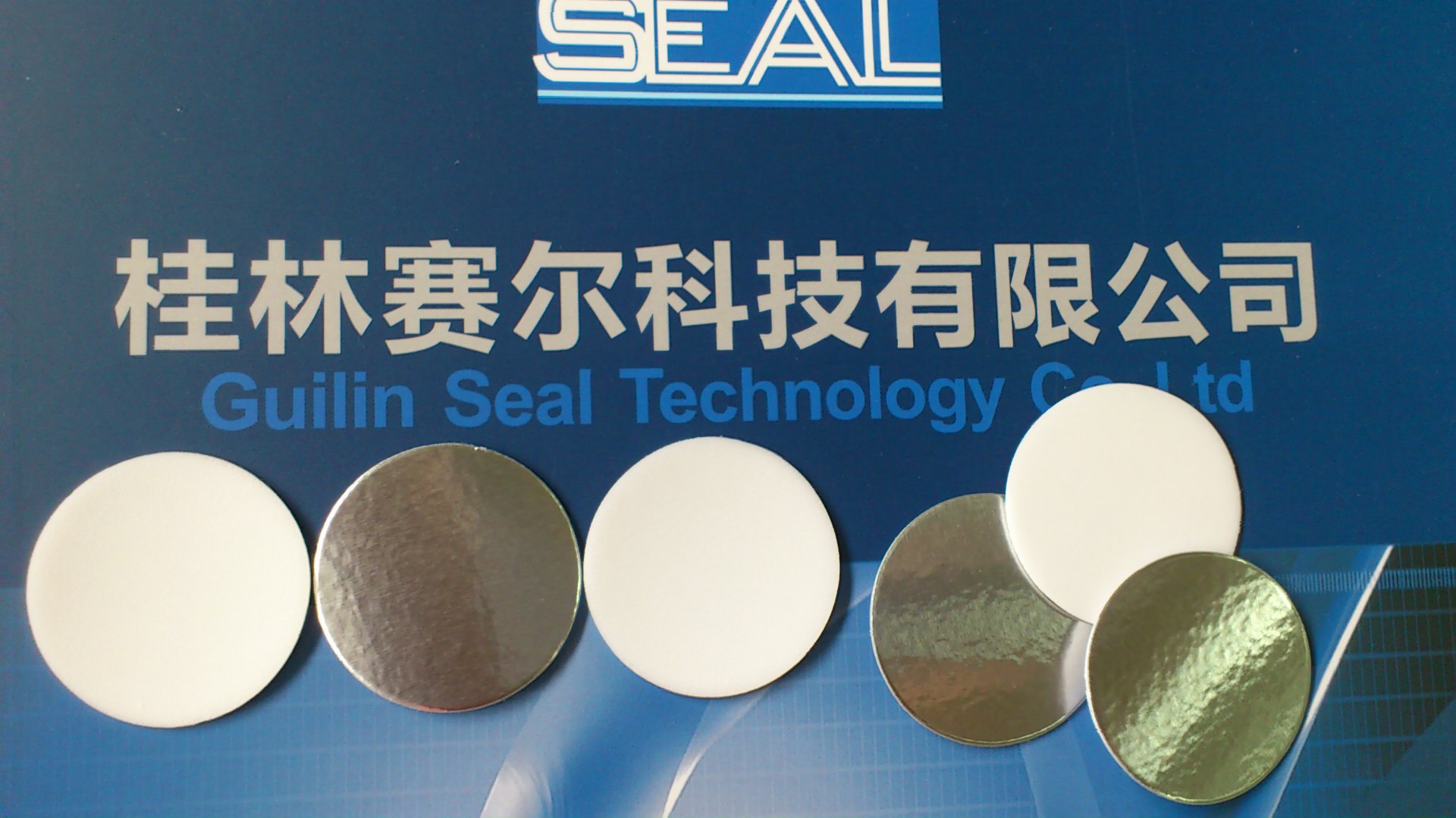 One-piece top-tabbed  liner